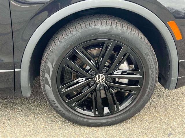 Used 2022 Volkswagen Tiguan SE R-Line image 10