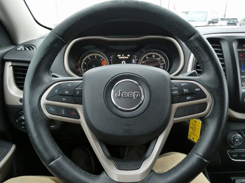 Used 2017 Jeep Cherokee Latitude w/ Safety/Convenience Group image 28