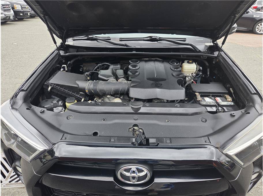Used 2017 Toyota 4Runner SR5 Premium AWD/4WD image 32