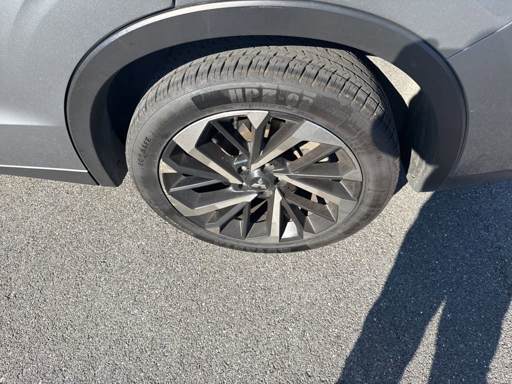 Used 2024 Mitsubishi Outlander SE image 11