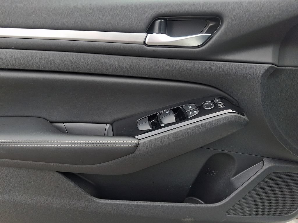 Certified 2023 Nissan Altima 2.5 SV FWD image 13
