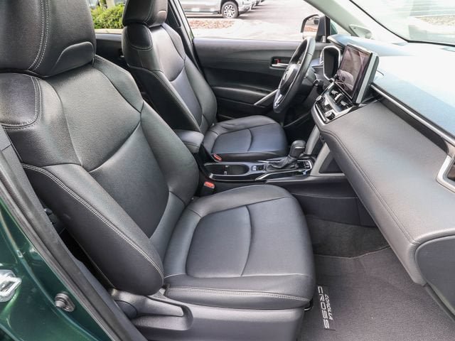 Used 2023 Toyota Corolla Cross XLE w/ Convenience Package FWD image 23