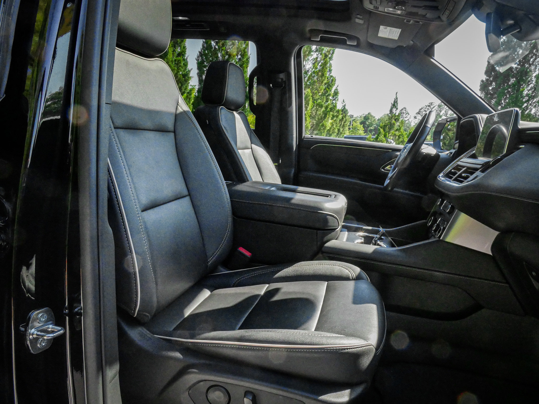 Used 2023 Chevrolet Tahoe Premier AWD/4WD image 33