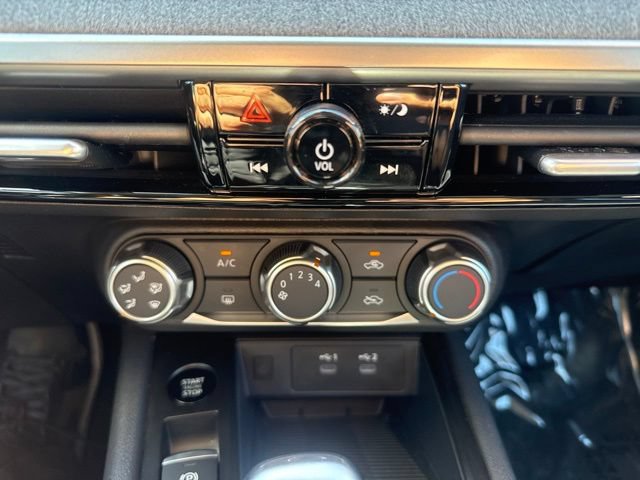 Used 2025 Nissan Kicks SV FWD image 17