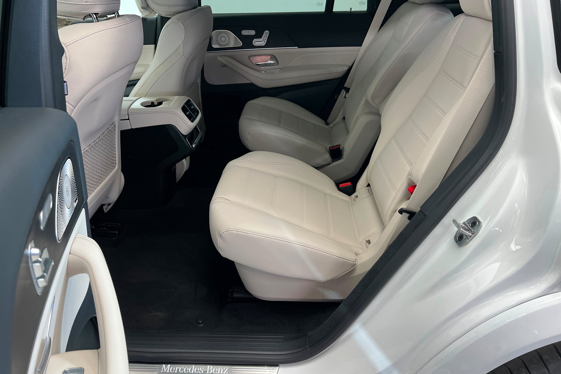 New 2026 Mercedes-Benz GLS 580 4MATIC image 21