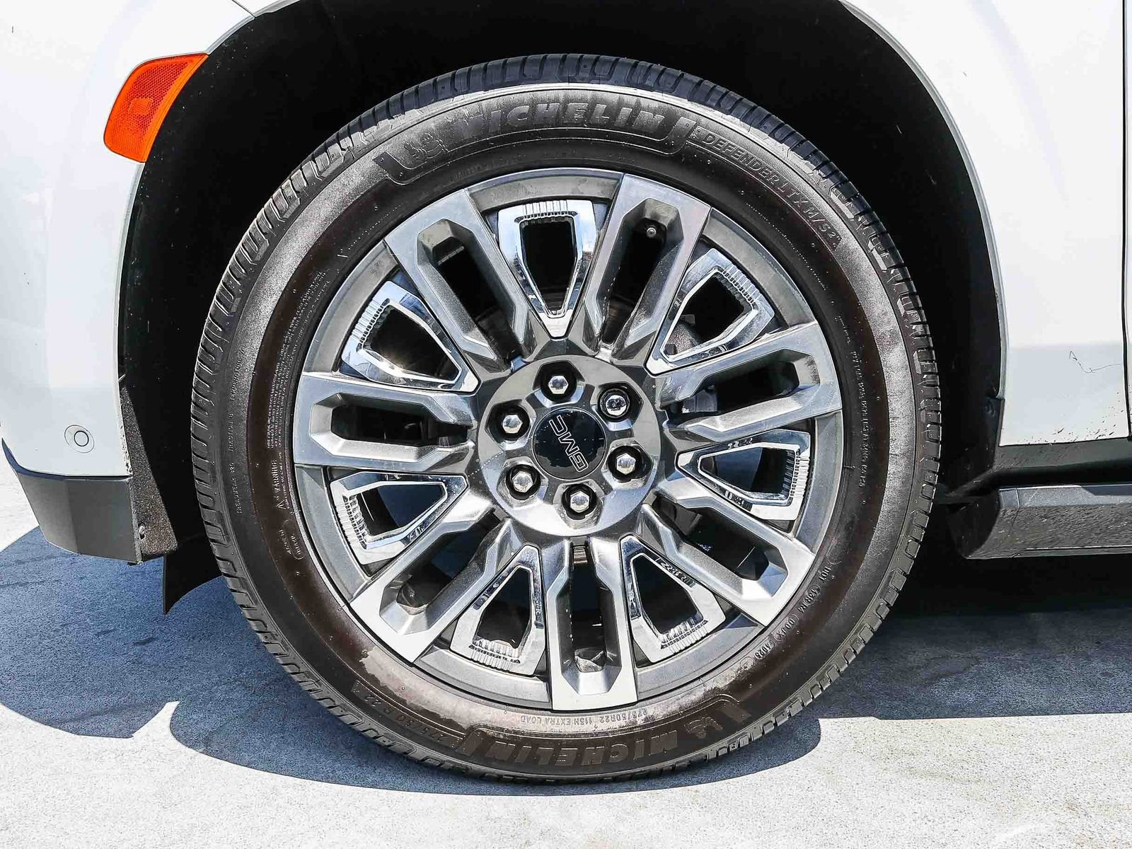 Used 2023 GMC Yukon XL Denali Ultimate AWD/4WD image 9