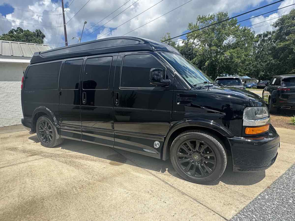 Used 2021 Chevrolet Express 2500 w/ Enhanced Convenience Package RWD image 4