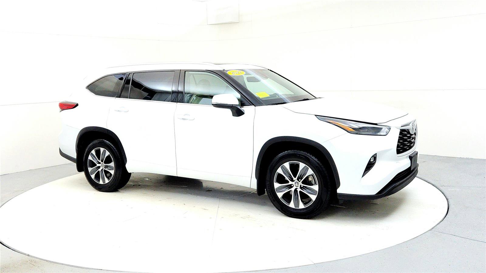 Used 2022 Toyota Highlander XLE image 7