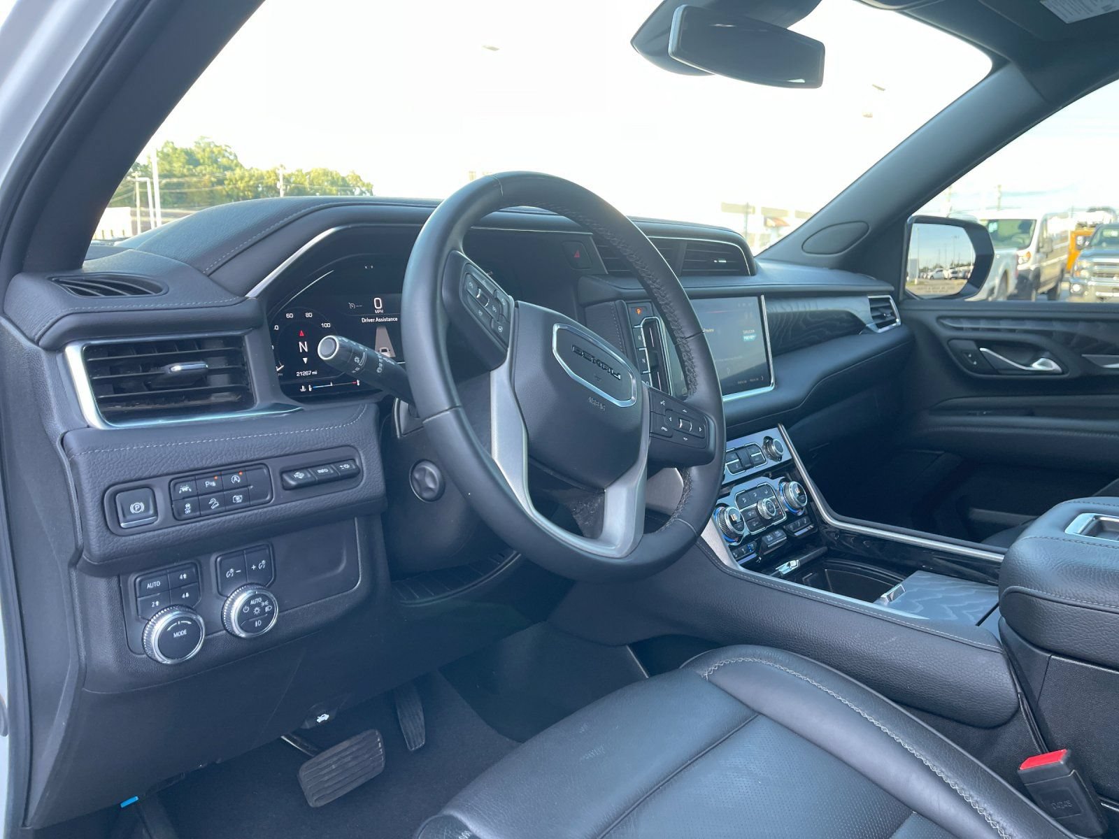 Used 2024 GMC Yukon Denali AWD/4WD image 11