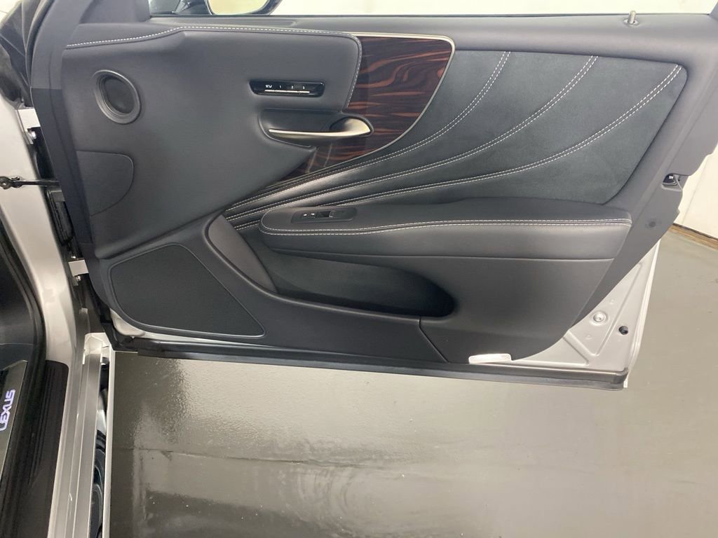 Used 2019 Lexus LS 500 AWD w/ Interior Upgrade Package image 31