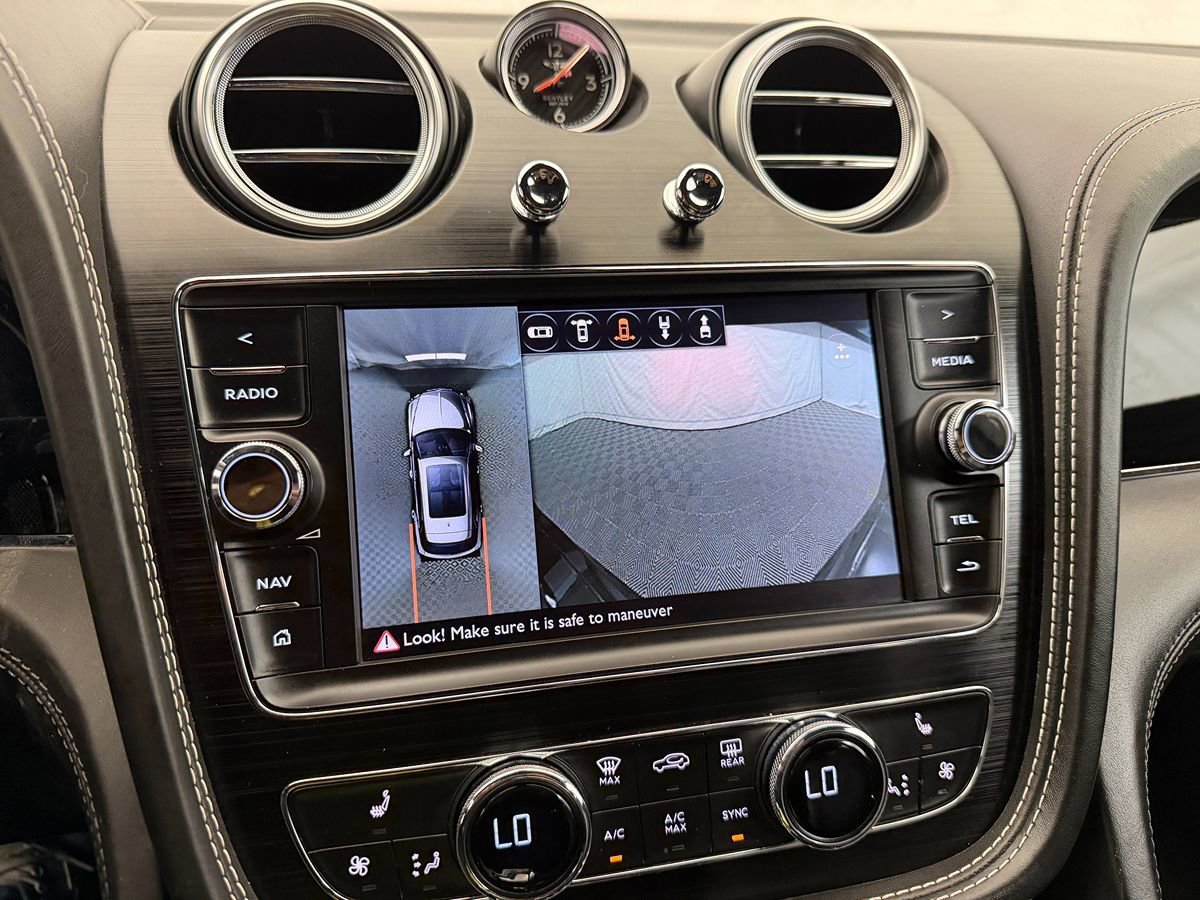 Used 2017 Bentley Bentayga image 23