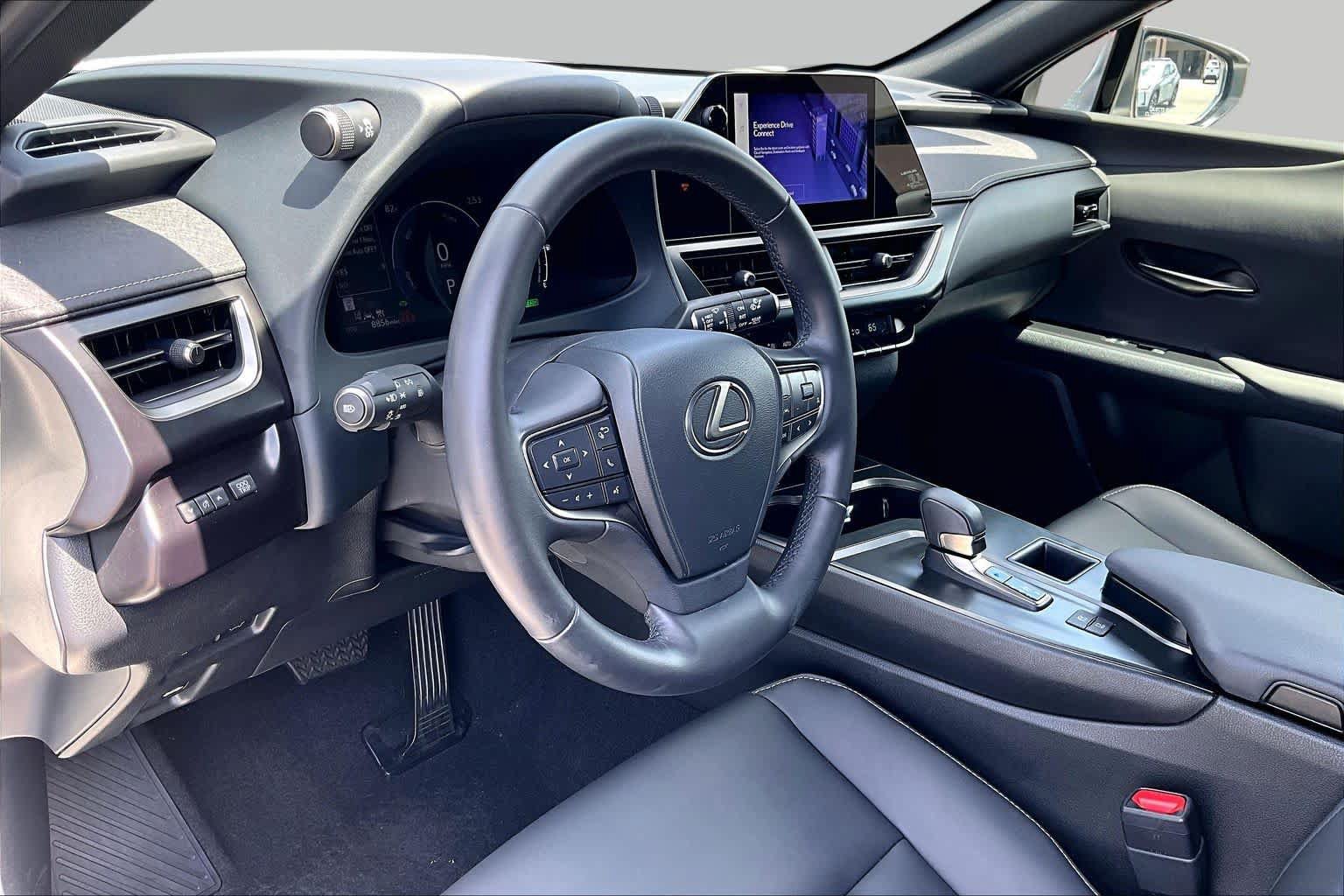 Used 2025 Lexus UX 300h FWD image 16