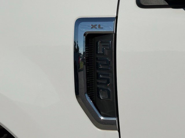 Used 2018 Ford F250 XL w/ Power Equipment Group AWD/4WD image 5