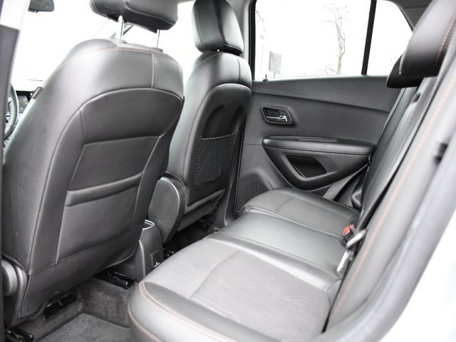 Used 2019 Chevrolet Trax LT w/ LT Convenience Package image 17