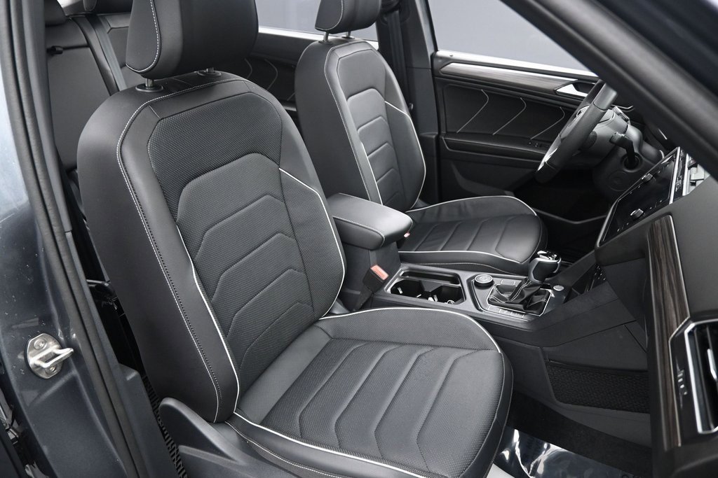 Used 2024 Volkswagen Tiguan SEL R-Line image 37