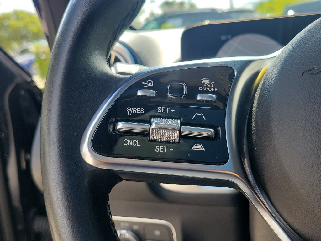 Used 2023 Mercedes-Benz EQB 300 4MATIC image 33