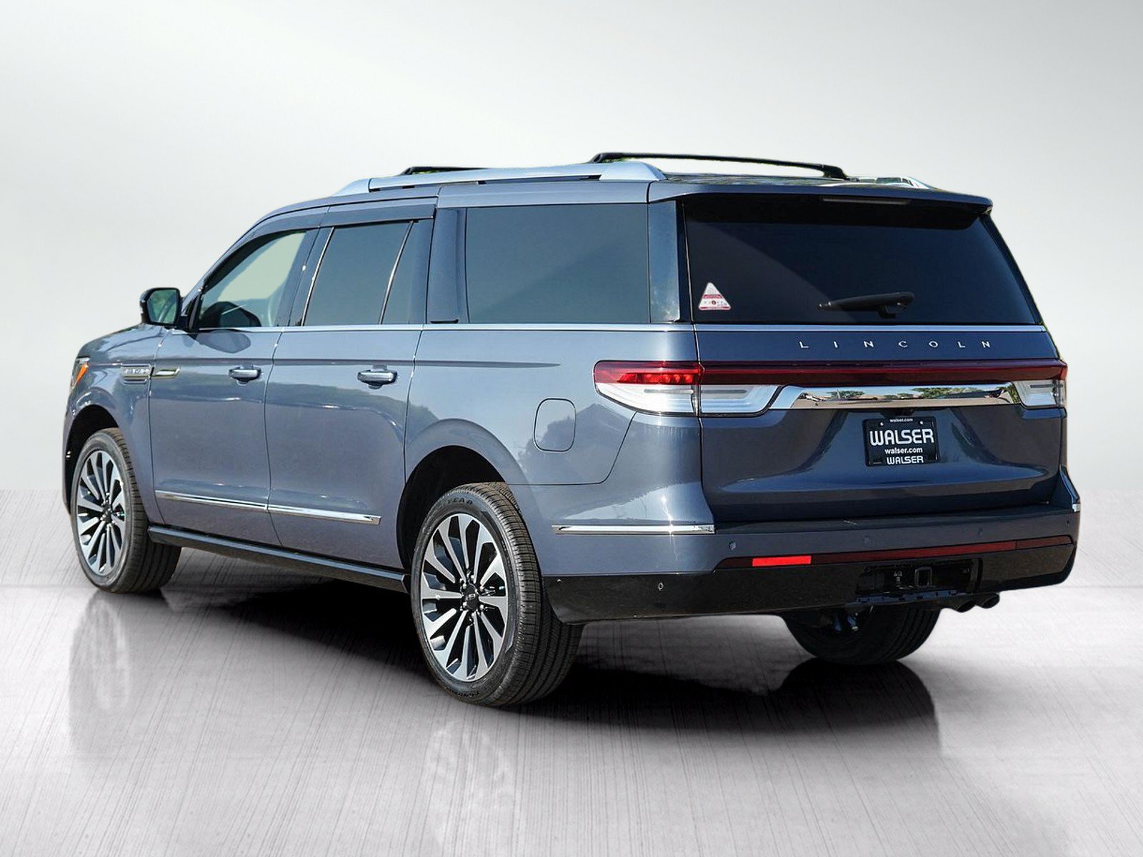 Used 2023 Lincoln Navigator L Reserve w/ Equipment Group 201A AWD/4WD image 4