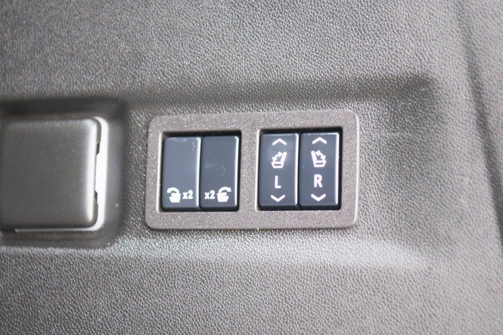 Used 2024 Chevrolet Suburban High Country AWD/4WD image 23
