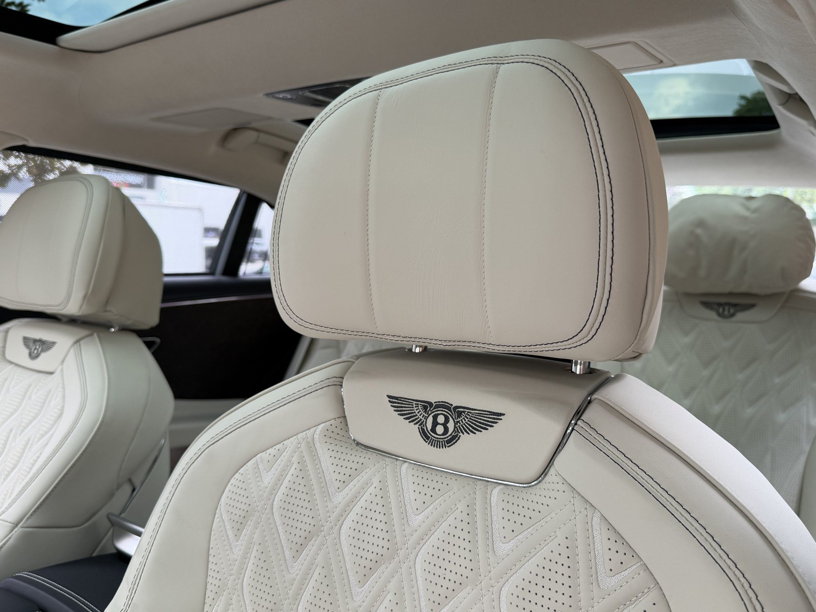 Used 2026 Bentley Flying Spur Azure AWD/4WD image 35