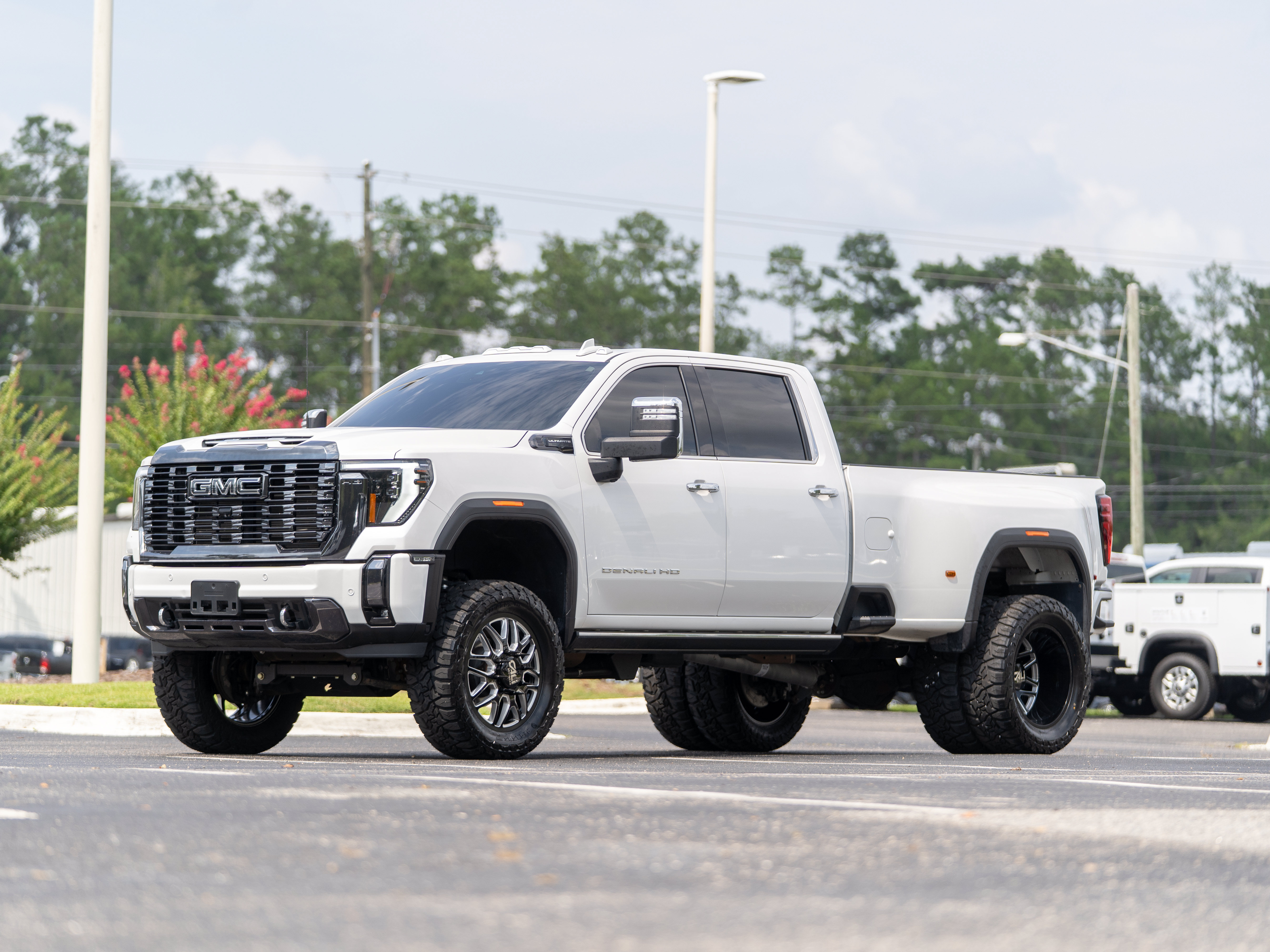 Used 2024 GMC Sierra 3500 Denali Ultimate AWD/4WD image 35