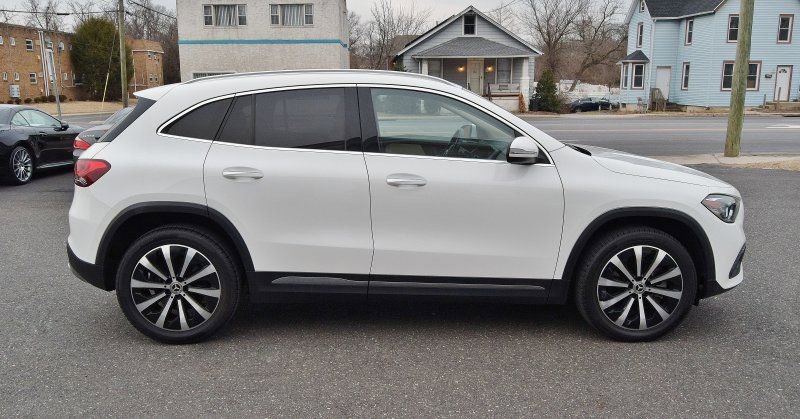 Used 2021 Mercedes-Benz GLA 250 4MATIC image 9