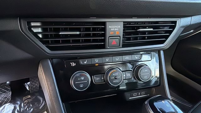 Used 2023 Volkswagen Jetta SE image 30