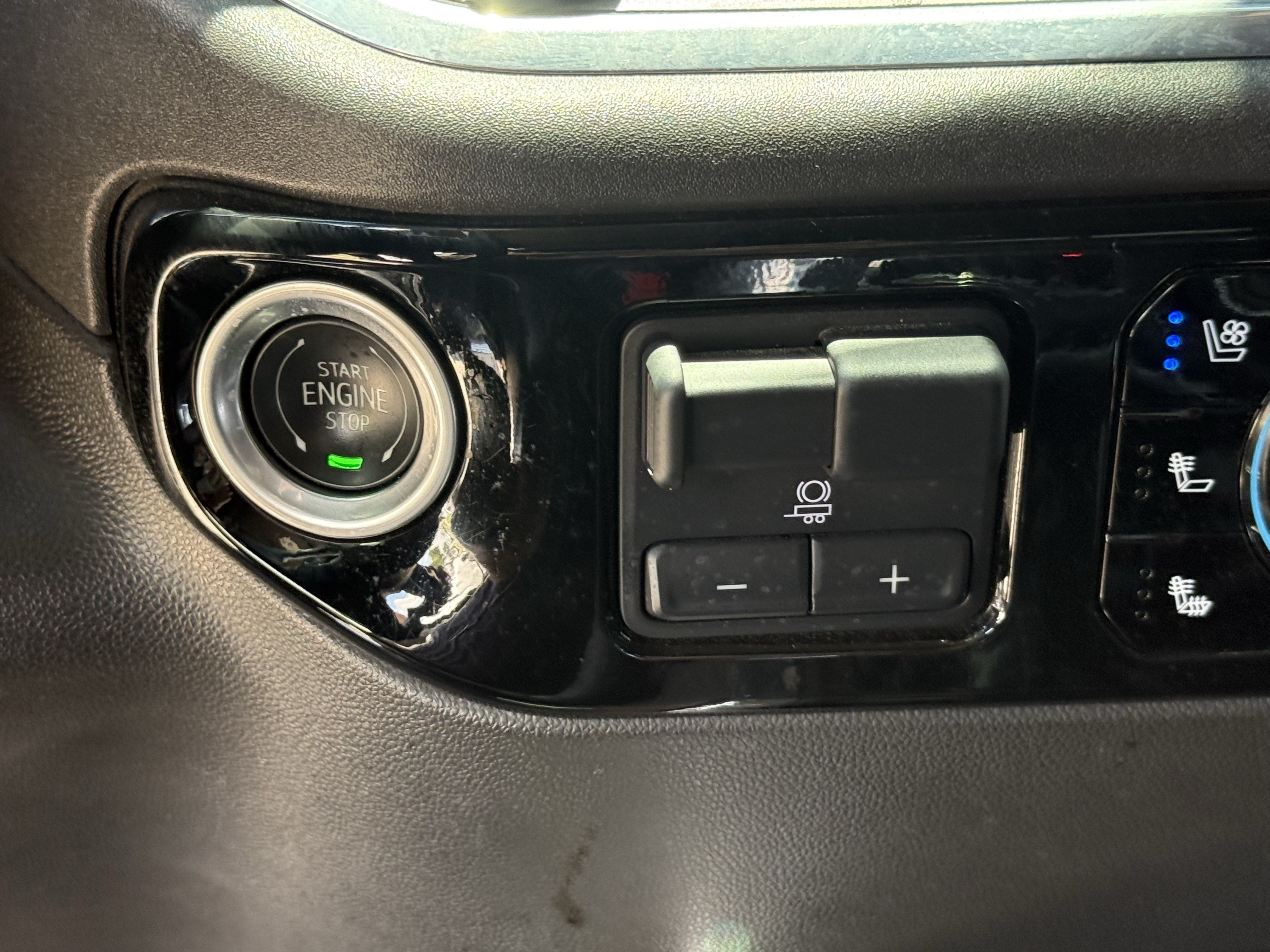 Used 2024 GMC Sierra 1500 SLT AWD/4WD image 24