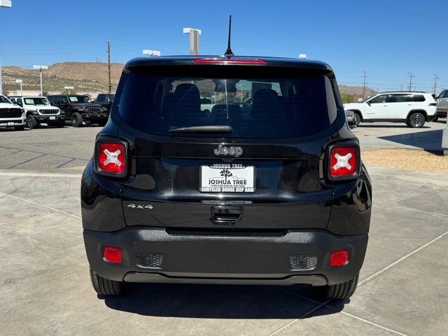 Used 2023 Jeep Renegade Latitude AWD/4WD image 5