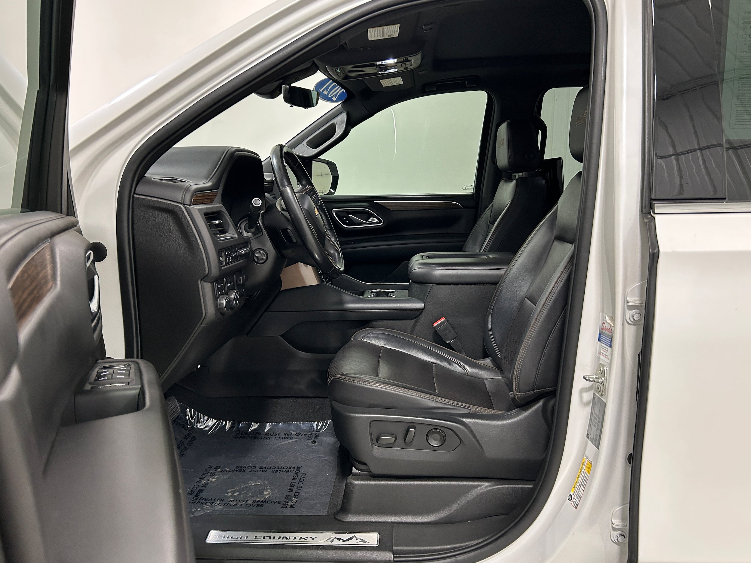 Used 2021 Chevrolet Suburban High Country w/ Premium Package AWD/4WD image 4