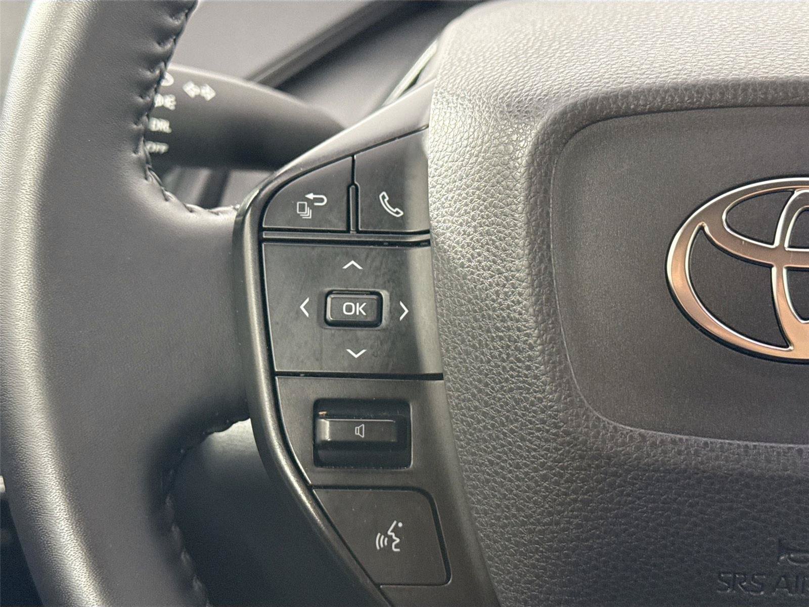 Certified 2023 Toyota Prius LE FWD image 17