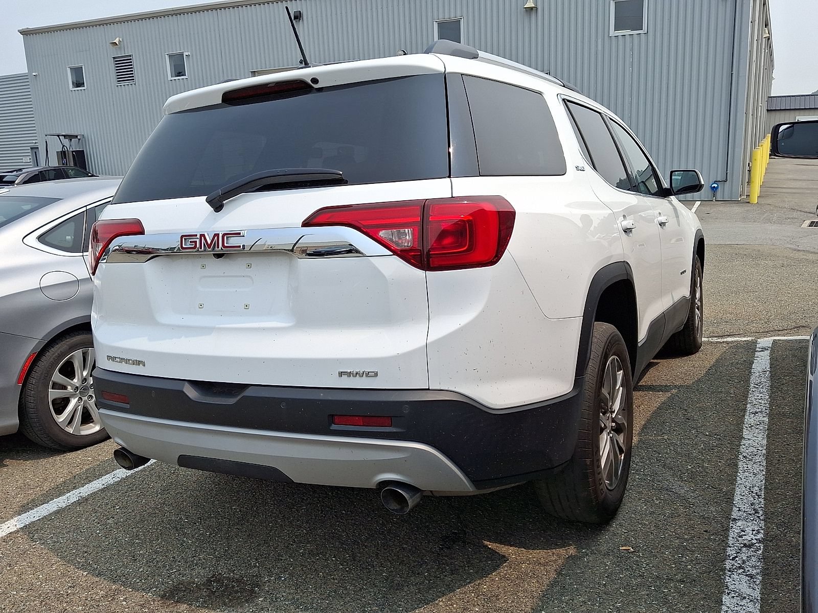 Used 2019 GMC Acadia SLE w/ Driver Alert Package I AWD/4WD image 4