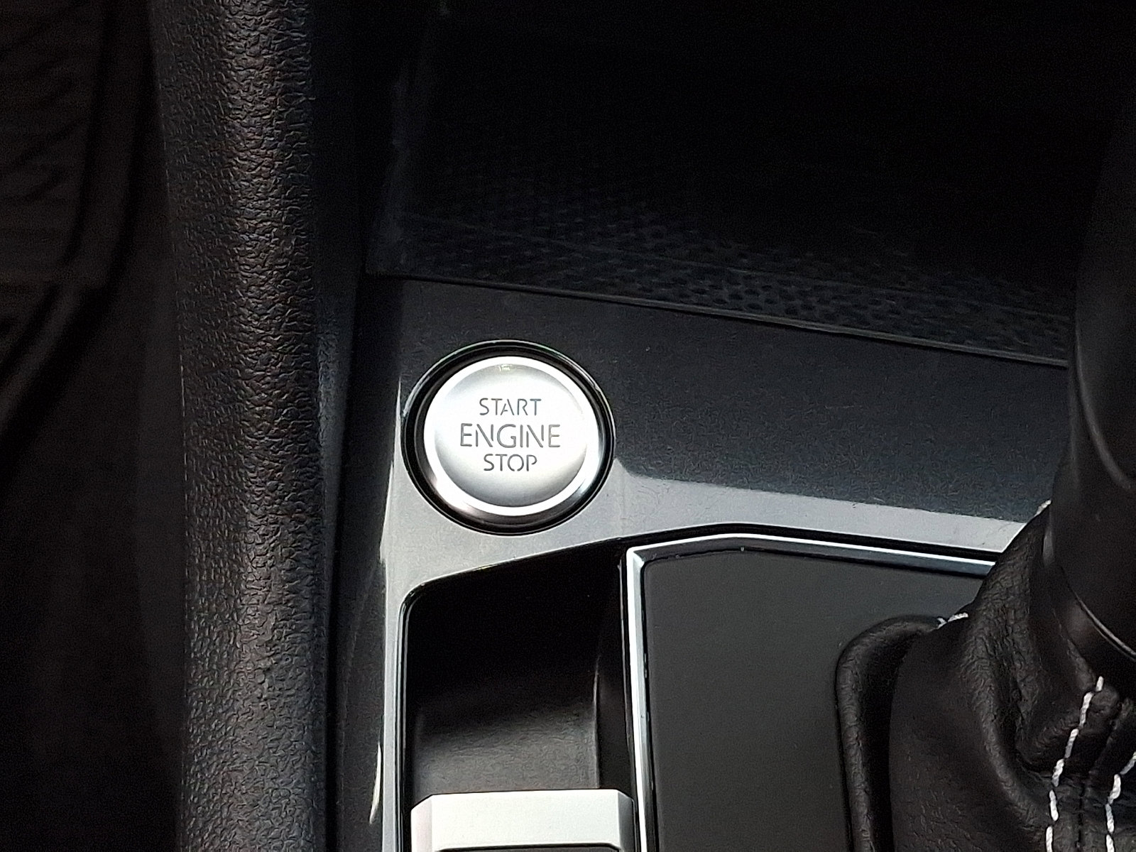 Used 2021 Volkswagen Tiguan SE w/ Panoramic Sunroof Package image 26