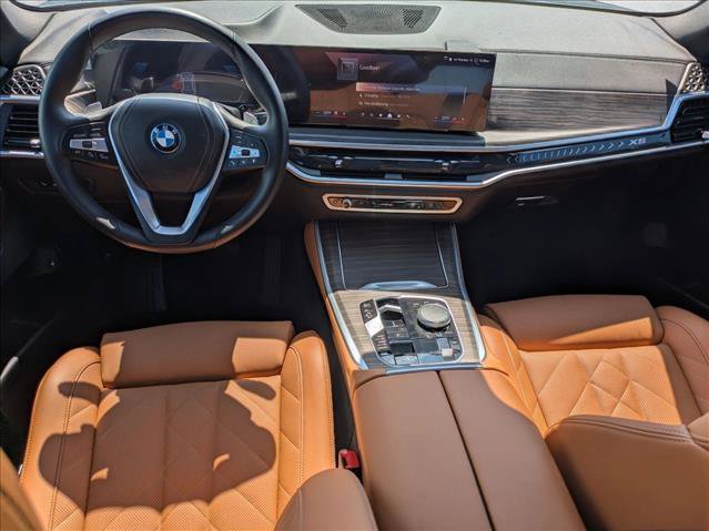 Used 2024 BMW X5 xDrive50e w/ Parking Assistance Package AWD/4WD image 18