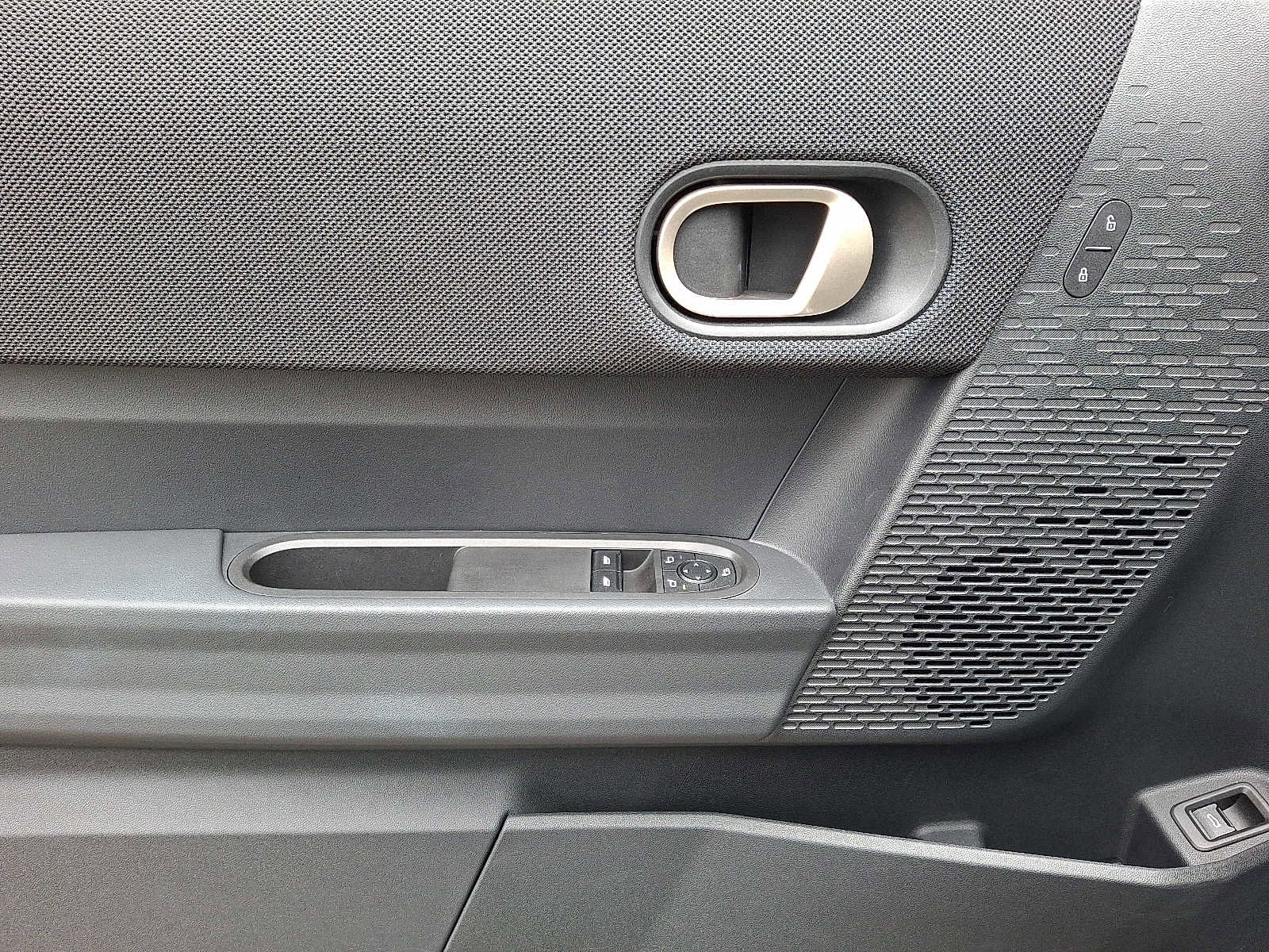 Used 2025 MINI Cooper 2-Door Hardtop image 13