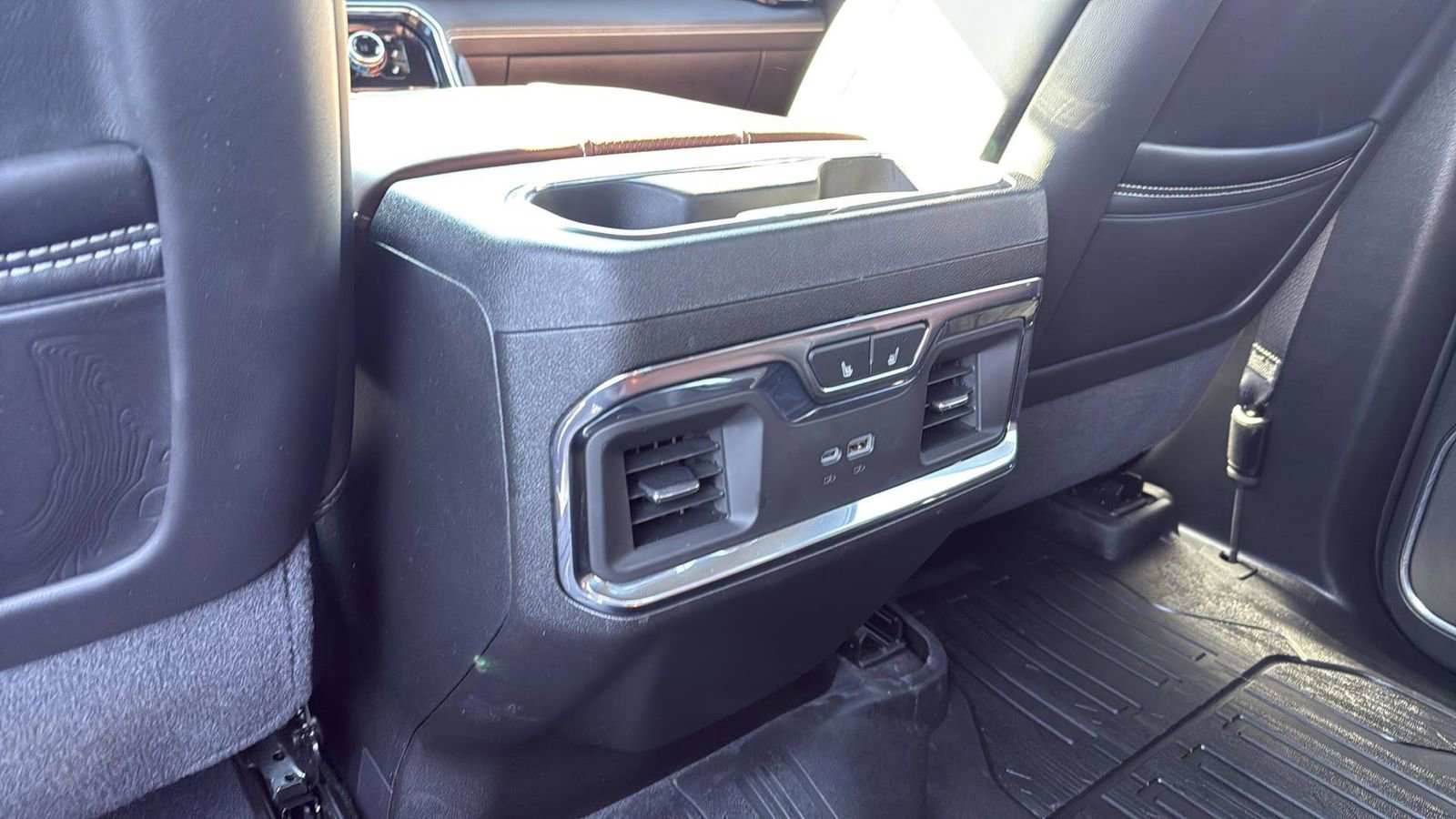 Used 2024 GMC Sierra 1500 Denali Ultimate image 28