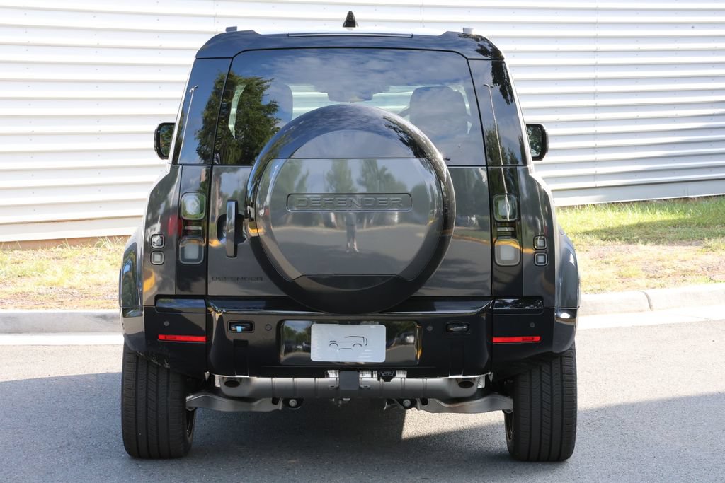 New 2026 Land Rover Defender 110 X-Dynamic SE AWD/4WD image 3