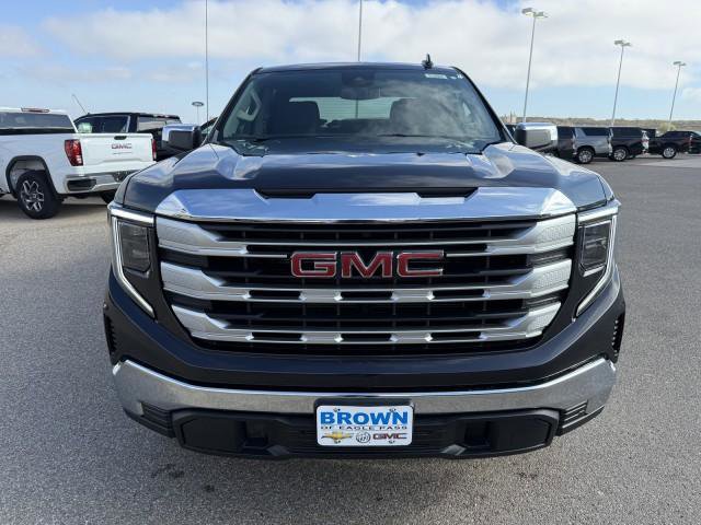 New 2026 GMC Sierra 1500 SLE image 3