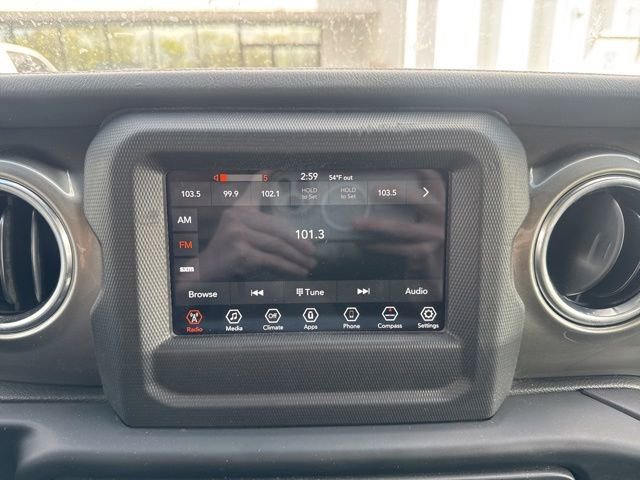 Used 2019 Jeep Wrangler Unlimited Sahara AWD/4WD image 16