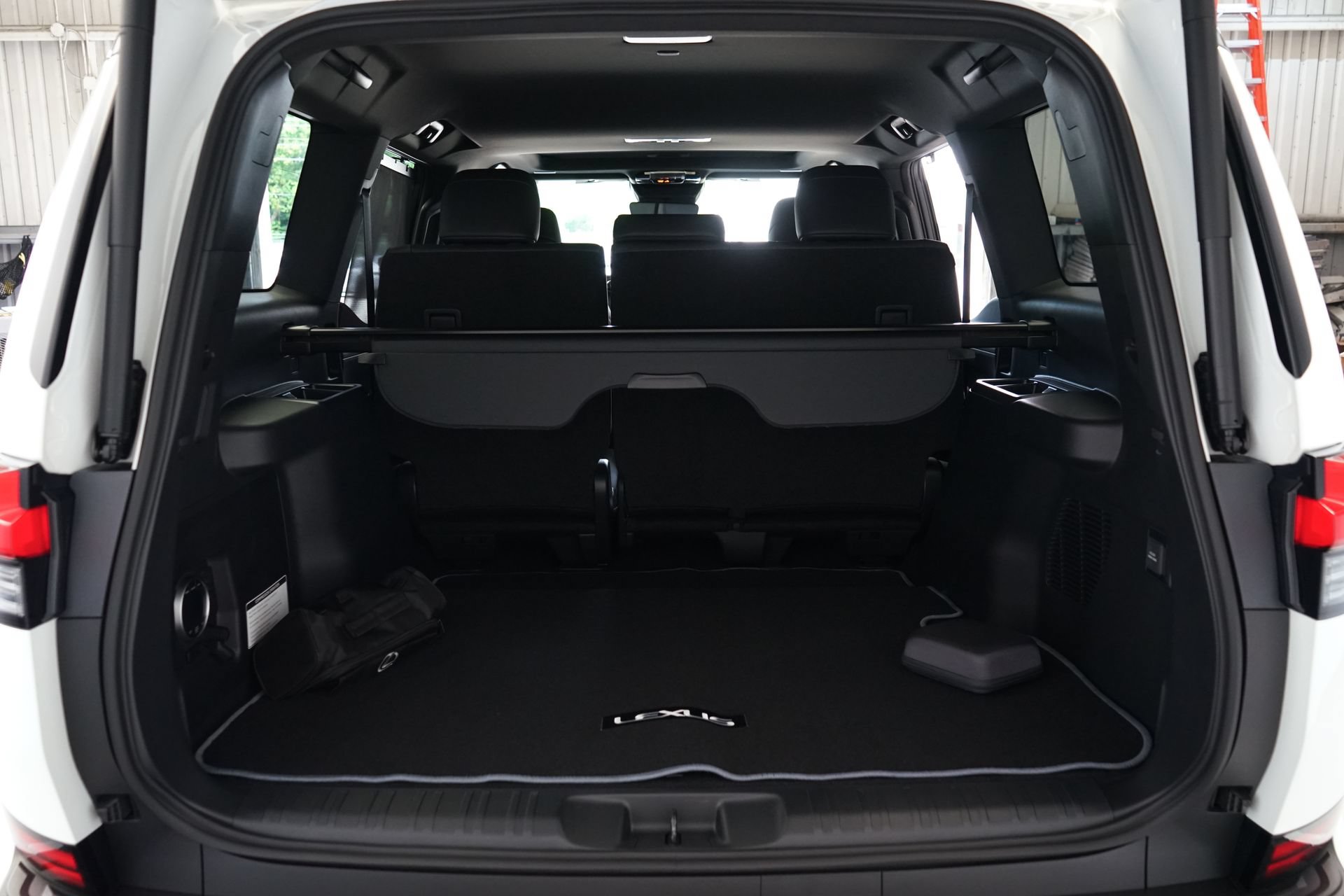 Used 2026 Lexus GX 550 w/ Accessory Package (CT) AWD/4WD image 29