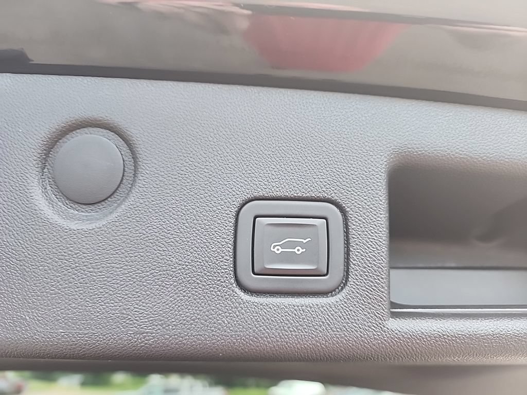 Used 2023 Chevrolet Equinox LT AWD/4WD image 19