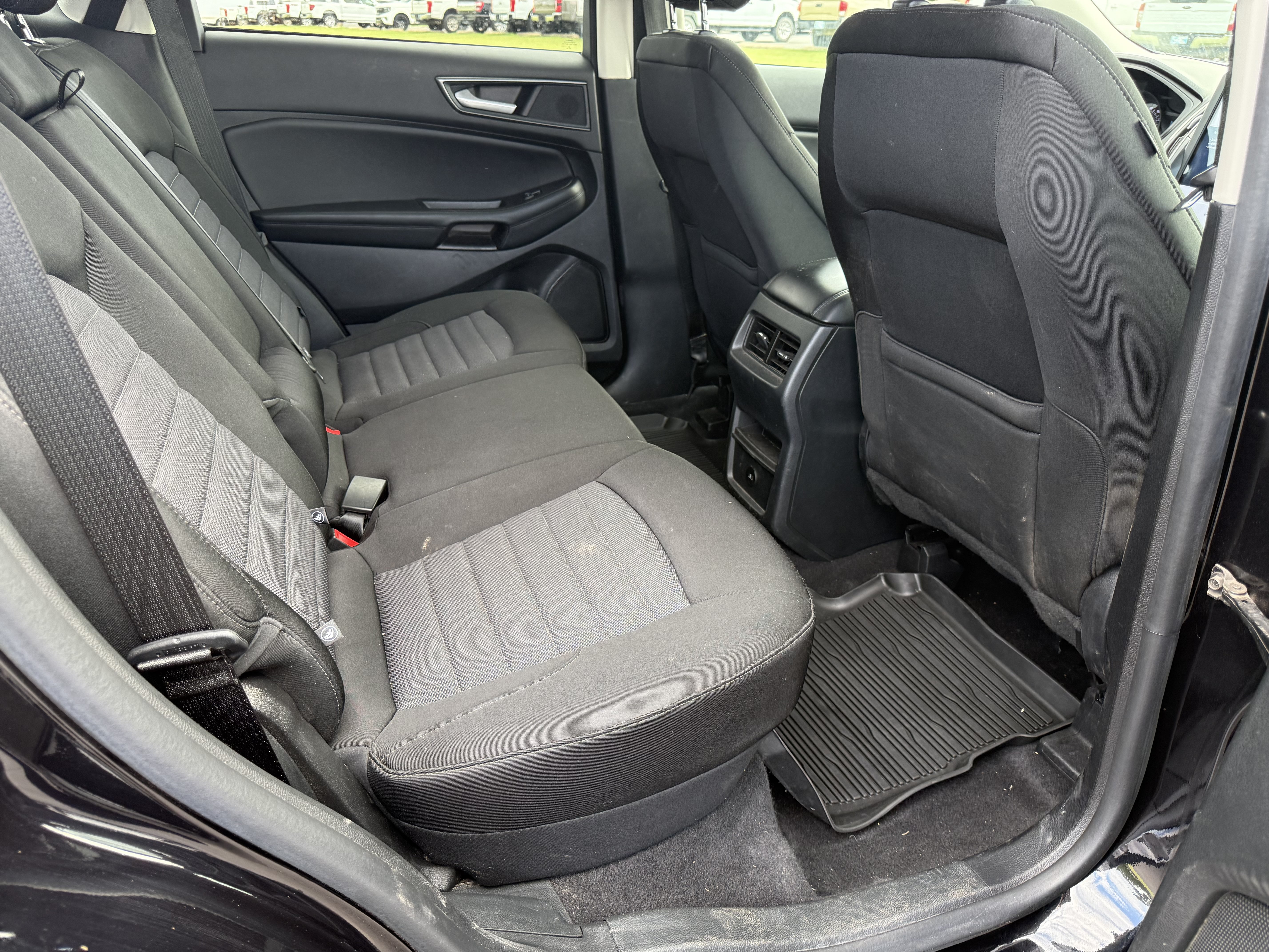 Used 2024 Ford Edge SE AWD/4WD image 11