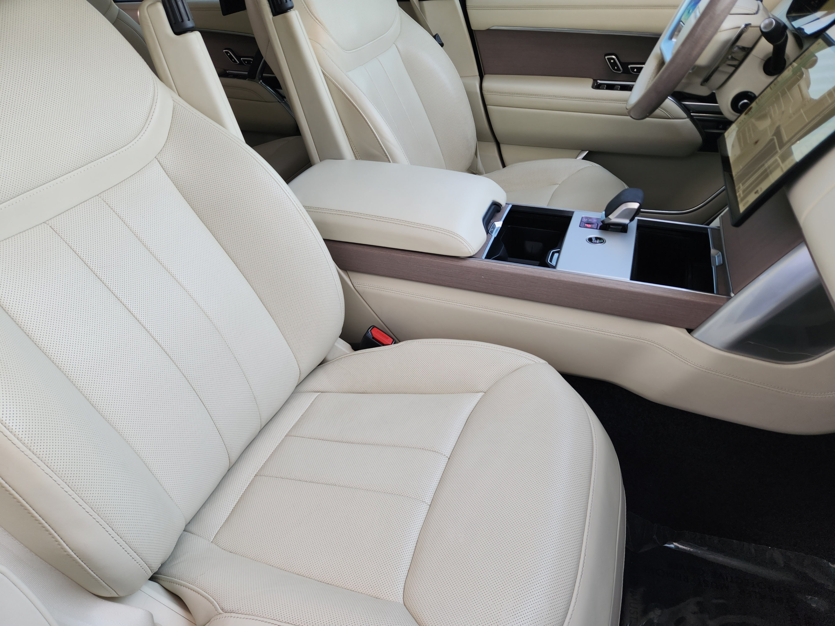 Certified 2025 Land Rover Range Rover Long Wheelbase Autobiography AWD/4WD image 9