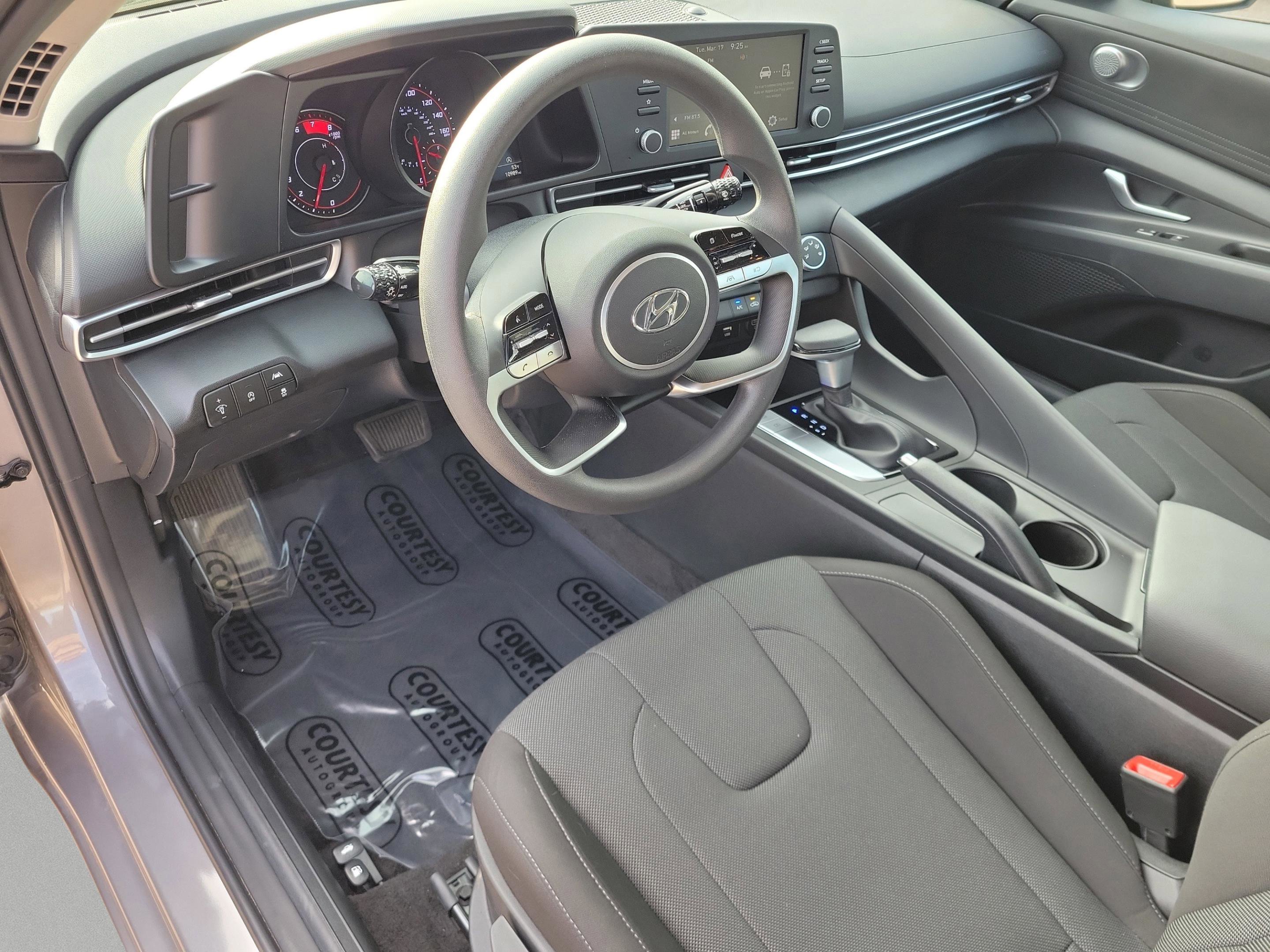 Certified 2023 Hyundai Elantra SE image 18