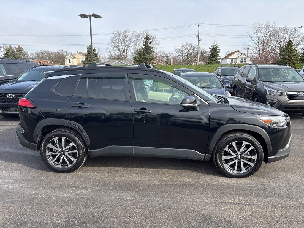 Used 2023 Toyota Corolla Cross XLE w/ Convenience Package image 2