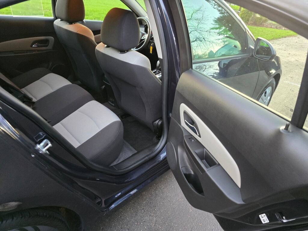 Used 2016 Chevrolet Cruze LS image 15