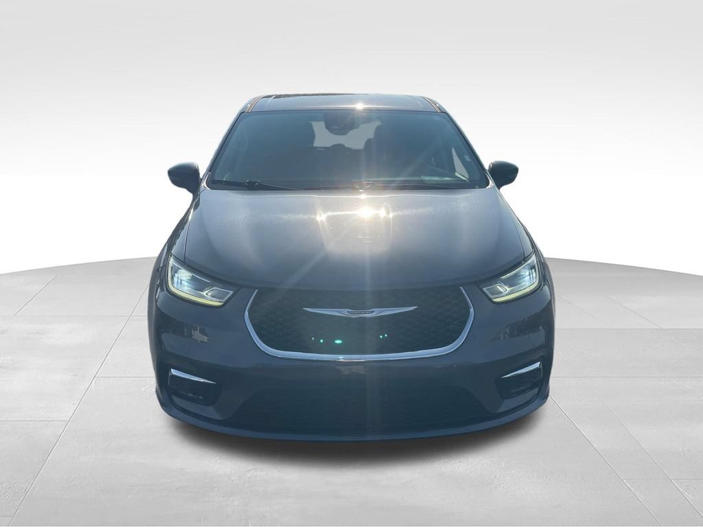 Used 2023 Chrysler Pacifica Touring-L FWD image 8