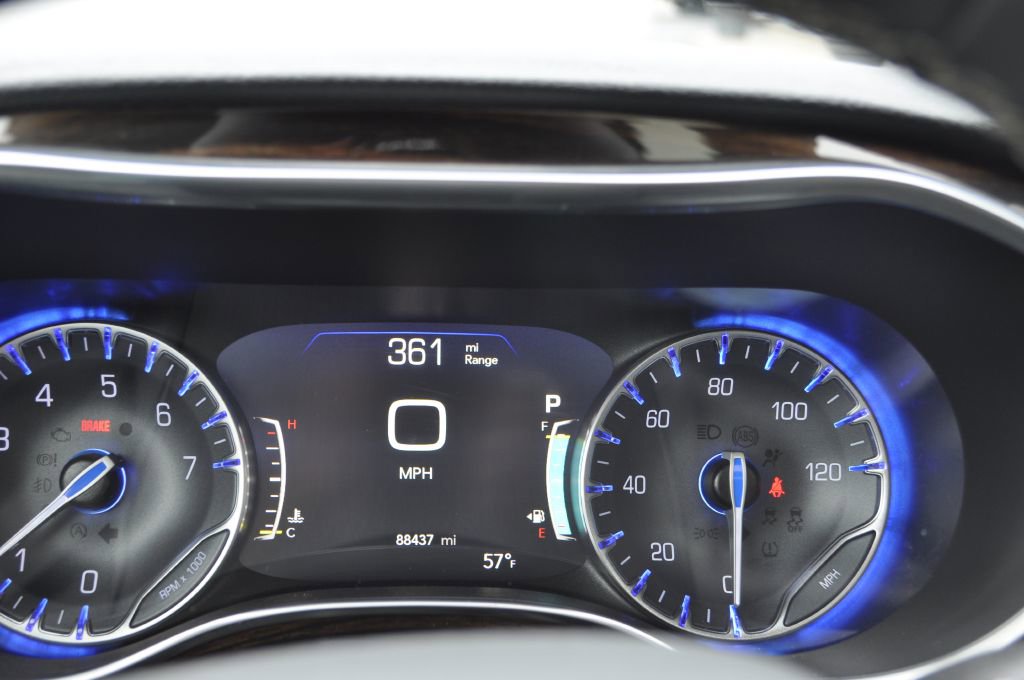 Used 2022 Chrysler Pacifica Limited image 10