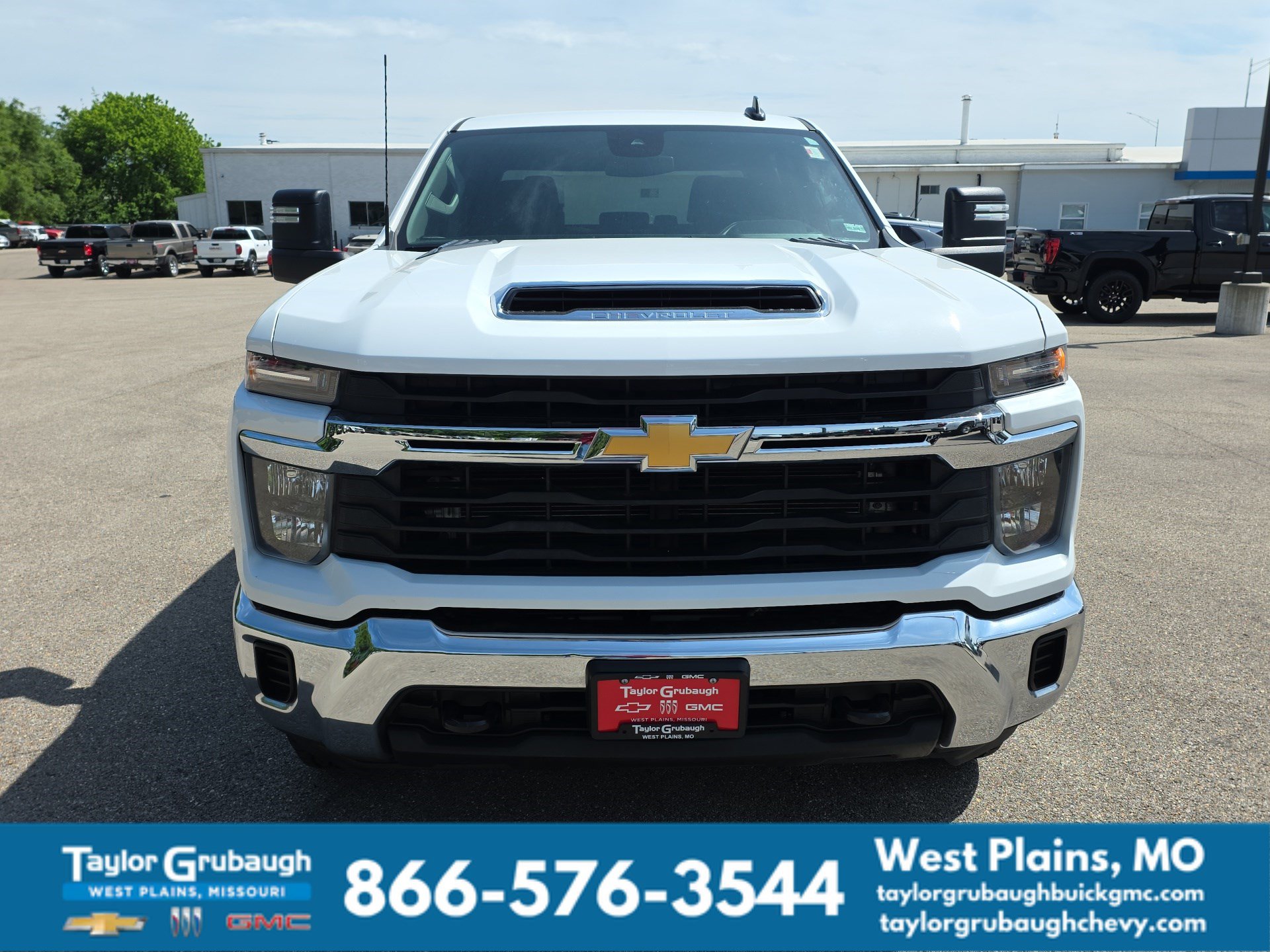 Used 2024 Chevrolet Silverado 3500 LT AWD/4WD image 3