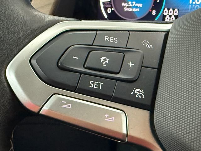 Used 2025 Volkswagen Atlas SE FWD image 13