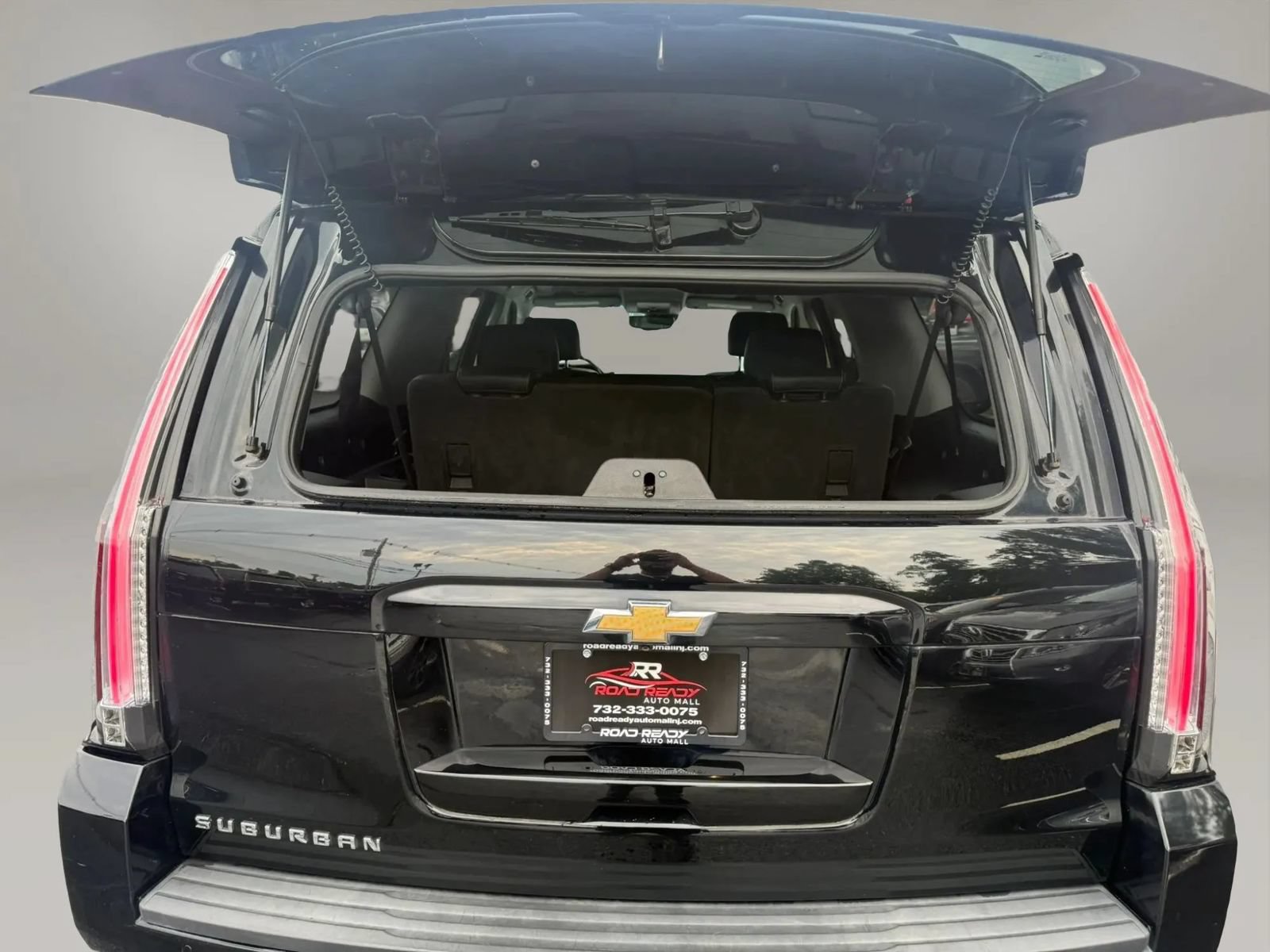 Used 2017 Chevrolet Suburban LT AWD/4WD image 41
